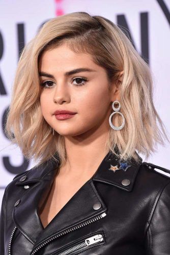 Voluminous Side Parted Blonde Lob #selenagomez #selenagomezhairstyles #hairstyles #haircuts