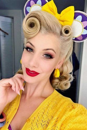 Victory rolls hot sale 1940s hairstyles