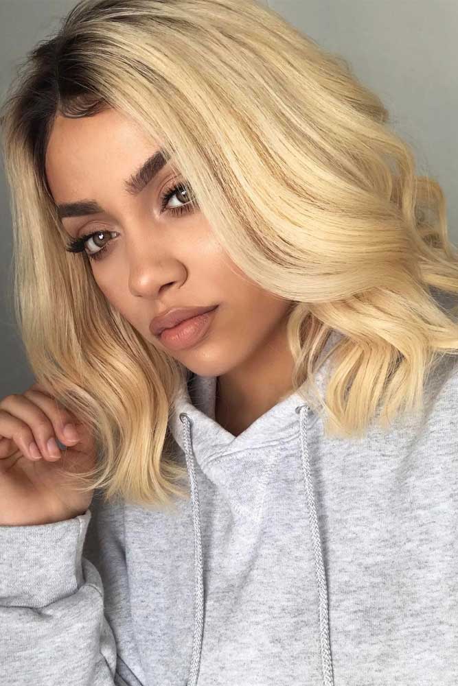 Wavy Middle Parted Blonde Lob #bobhairstyles #hairstyles #haircuts #bobhaircuts