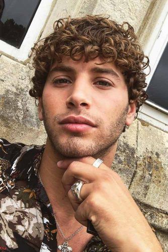 15 striking ways to rock jewfro hairstyles for modern men medium round face glasses