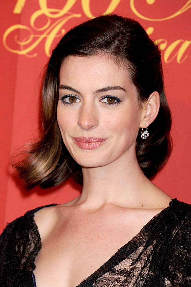 Side Parted Medium Bob #annehathaway #shorthair #pixiehaircut #hairstyles