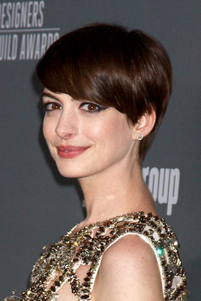 Long Straight Pixie #annehathaway #shorthair #pixiehaircut #hairstyles 