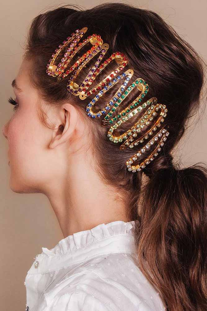 The Revival Of The Hair Clips Trend Types Of Barrettes & Ideas Every Modern Girl Should Know #hairclips #hairaccessories