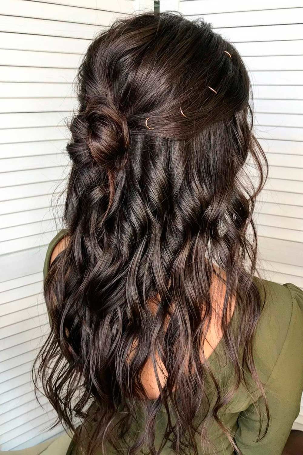 Wavy Half-Up Bun 