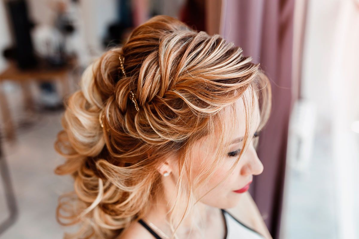 Christmas Party Hairstyles For Wavy Hair