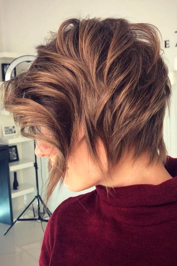 Wavy Layered Short Hairstyles For Round Faces, short choppy hairstyles for round faces, short hairstyles for older round faces, short layered hairstyles for round faces,