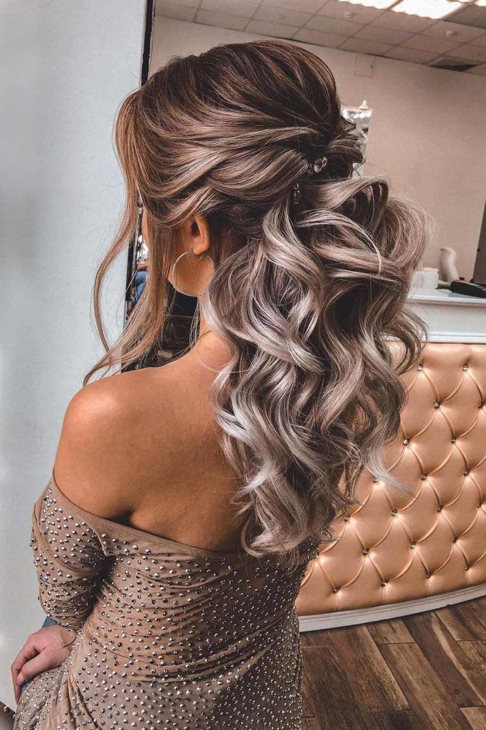 Pretty Graduation Hairstyles To Wear With Your Cap 2020