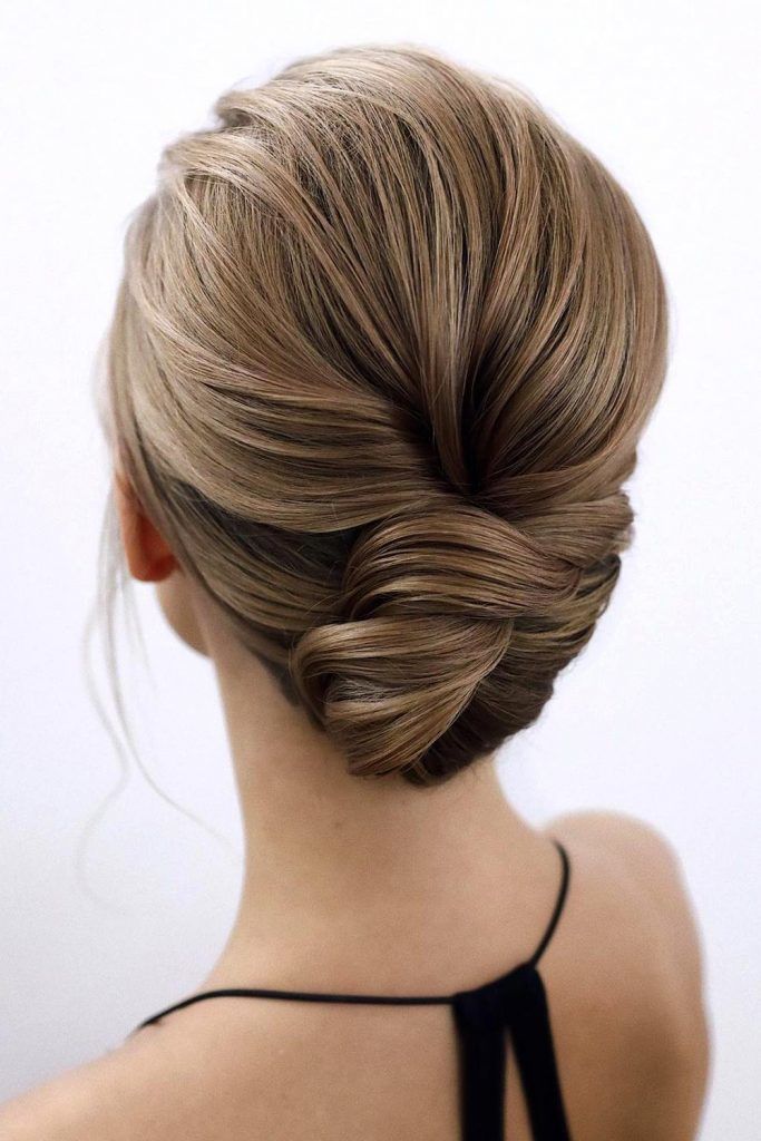 Low Twisted Bun 