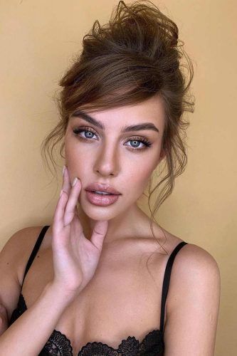 Flequillo largo para cabello castaño