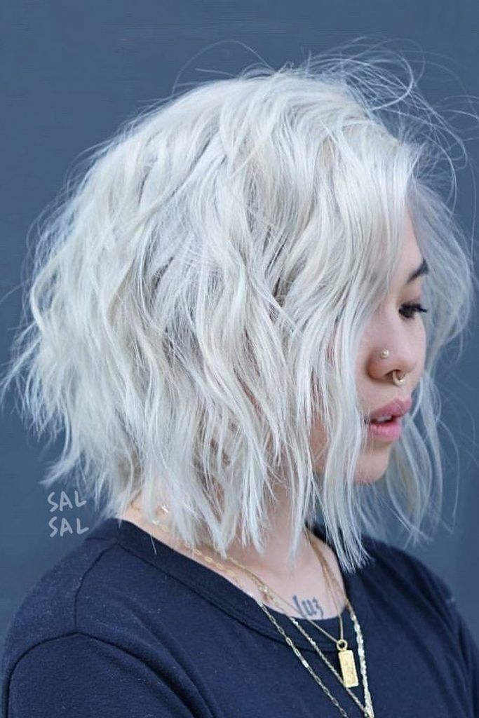 Messy Wavy Ice Blonde Short Bob #shorthaircuts #shorthairstyles #shorthair