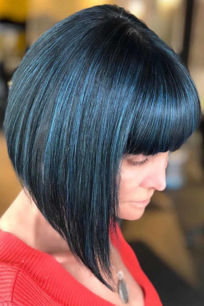 Image of Black inverted bob with straight edge