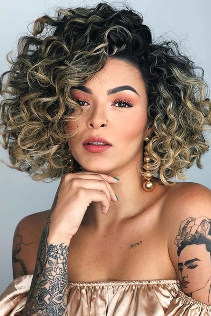 31 Gorgeous Short Curly Hair Styles in 2021