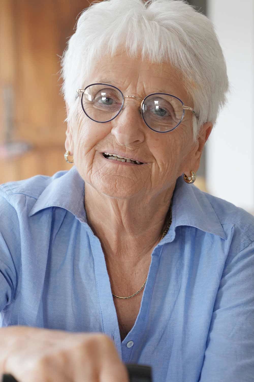 60 летняя брюнетка. Стрижки для пенсионеров. Полное фото старости. 60 летняя брюнетка. 60 летняя брюнетка.