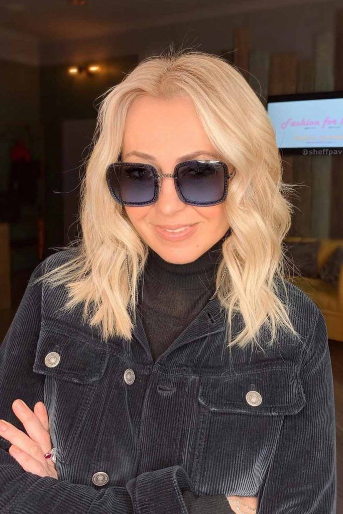 Wavy Blonde Hair With Square Sunglasses