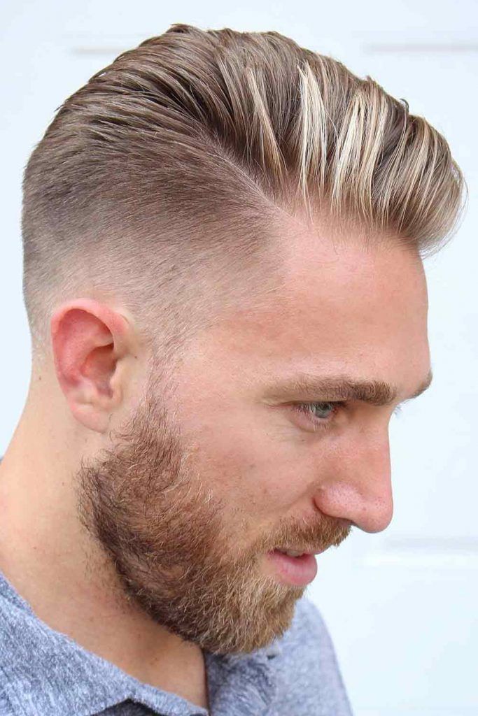 Corte masculino contemporâneo penteado para trás