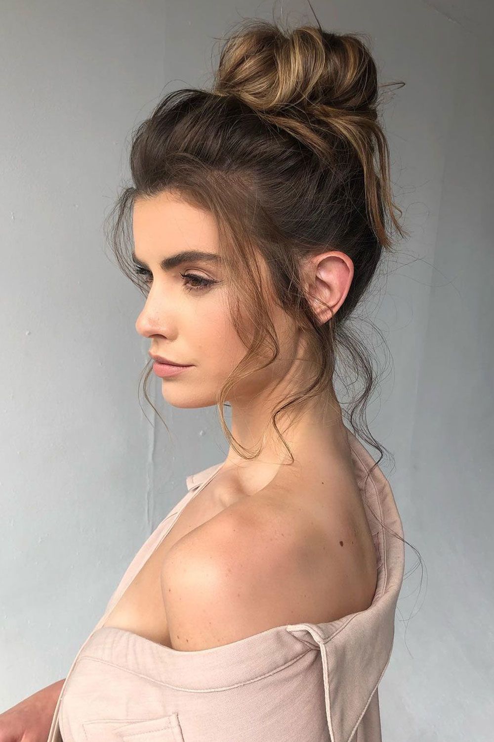 90s Inspired Updo With A Lot Of Volume