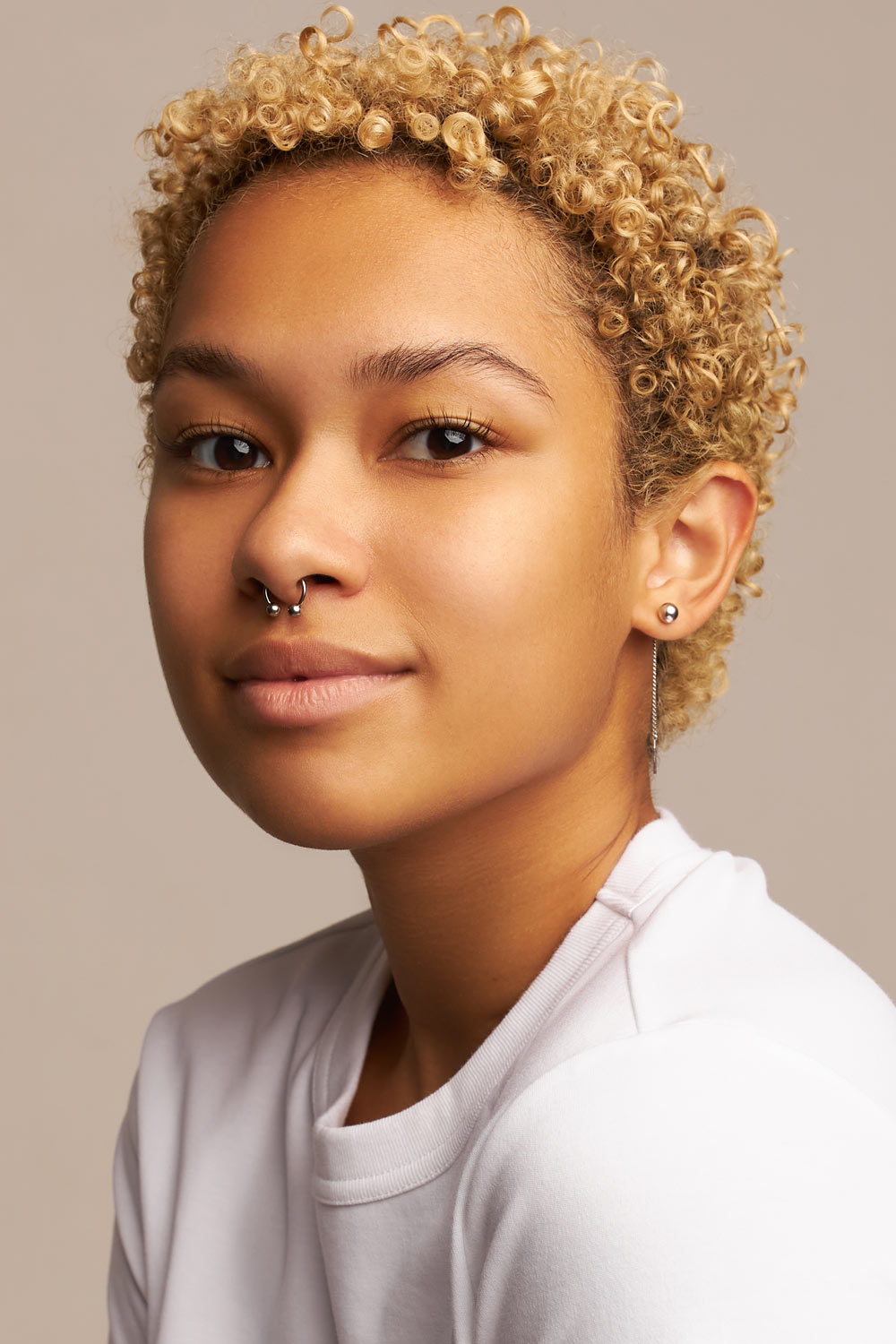 15+ Ideas Of Hair Color For Brown Skin (2024 Ed.)