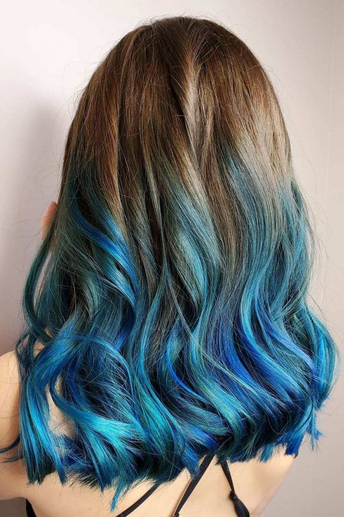 Hot Summer Hair Trends 2022: Bright Pops Style