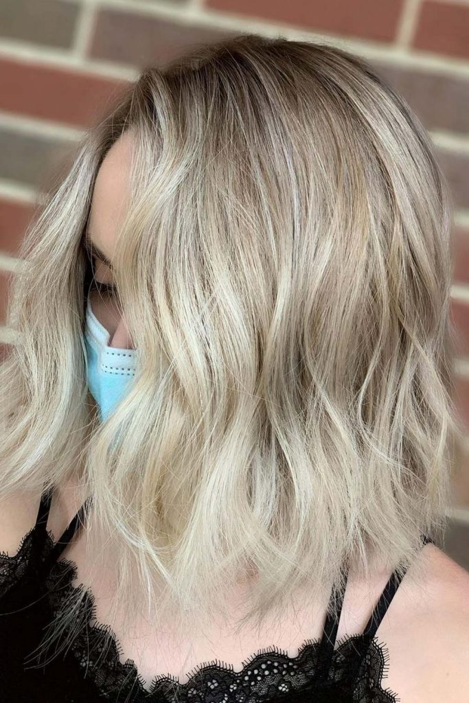 If you want to kick up your medium style hair, add some long layers and loose curls to rock these sexy blonde highlights