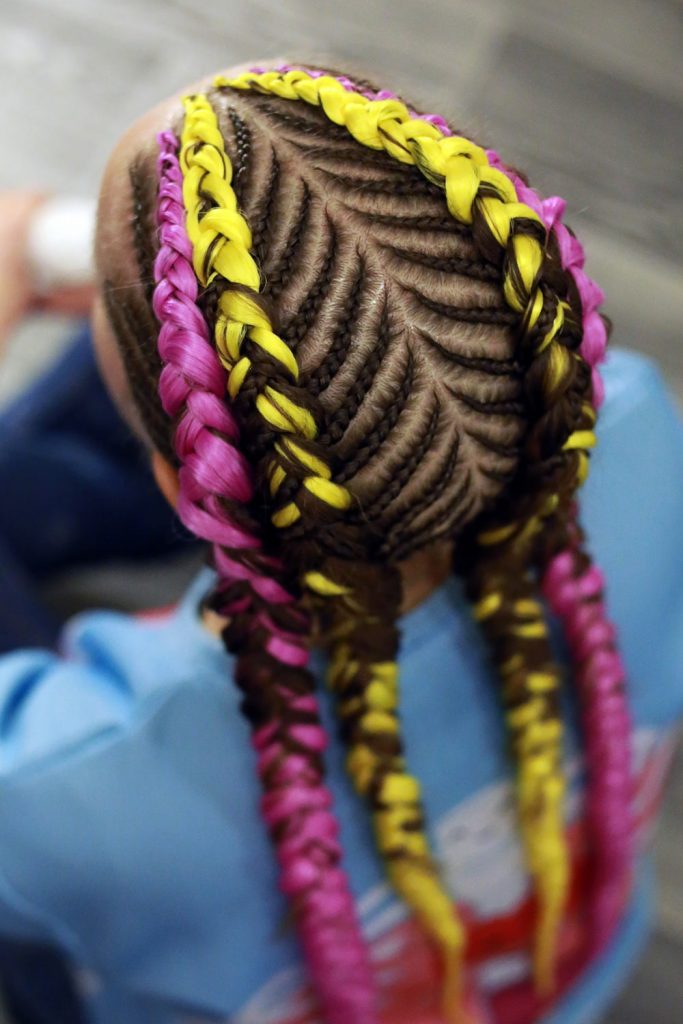 Before learning how to braid stitch braids, you need to stock up on all of the necessary products and prepare your hair for the procedure