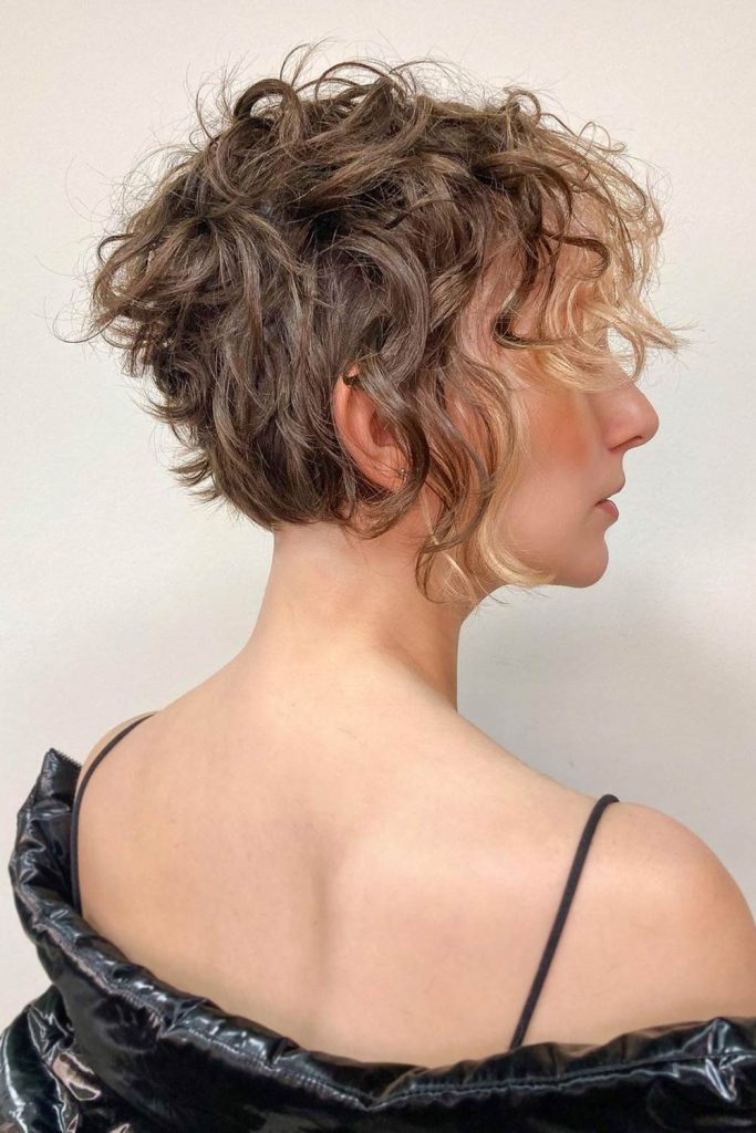 A long pixie shag haircut has a lot to offer to even the most demanding babes.