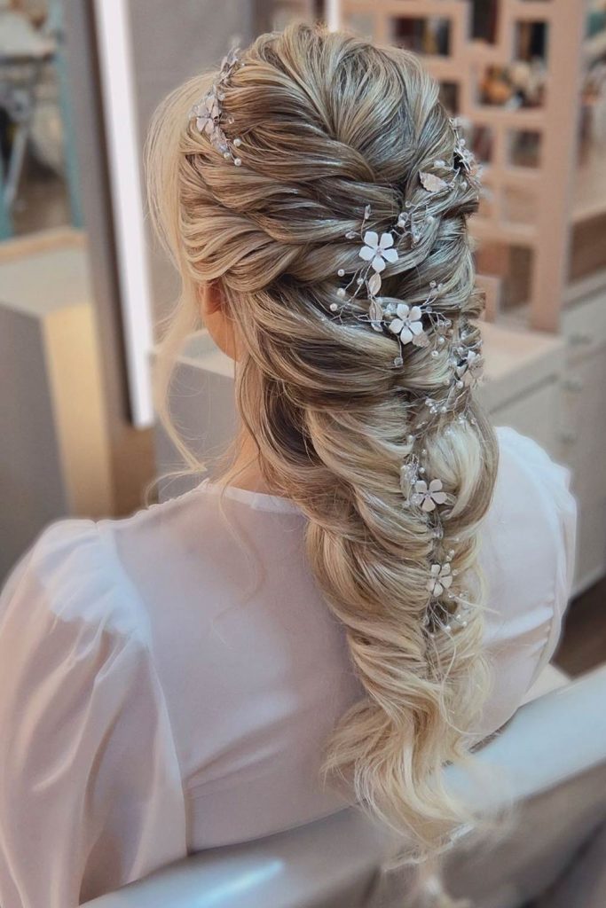 Mermaid braids are an excellent choice for the wedding