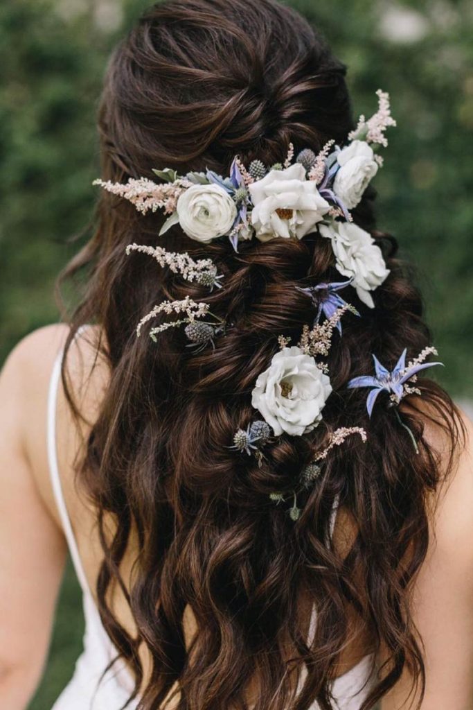 Flowers in your hair will give your looks a romantic and charming feel