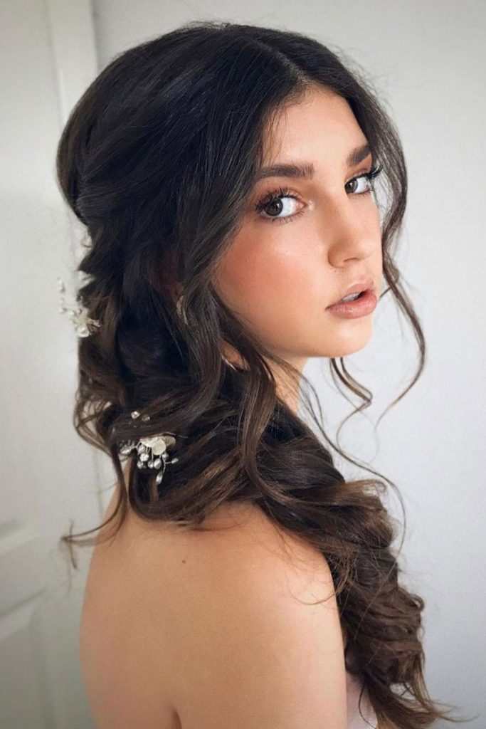 Chic Side Swept Bridesmaid Hairstyles 