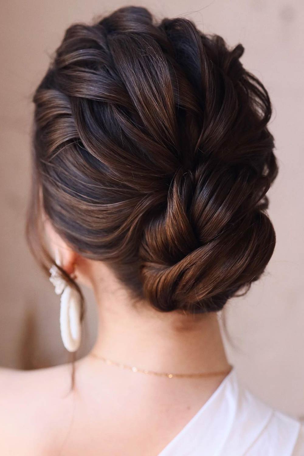 Let Your Hair Updo Be Elegant And Refined At Prom