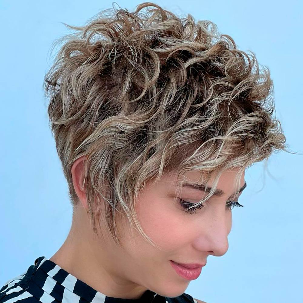 Short curly hairstyles – great ideas for formal and informal hairdos