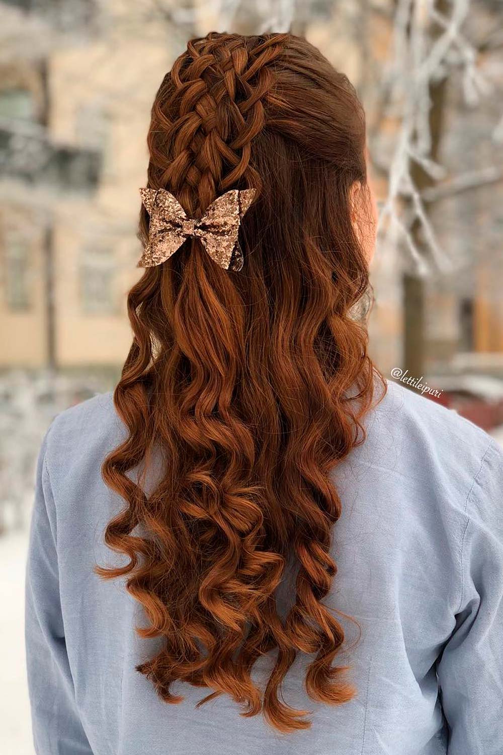 It is a good idea to complete your cute hairstyles for Christmas with glitter bows of all sizes and colors