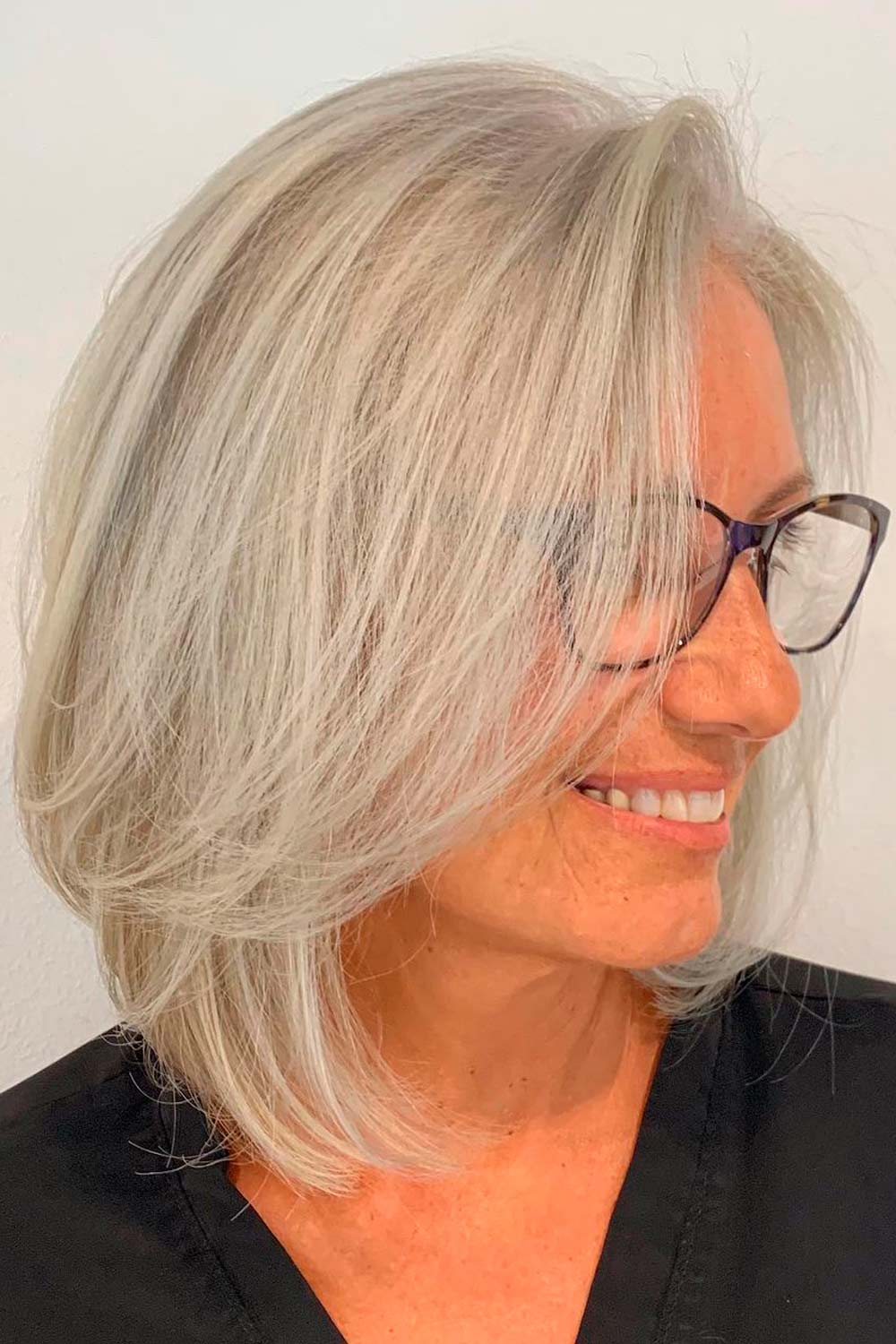 9 Best Haircuts for Older Woman Over 50 with Round Face