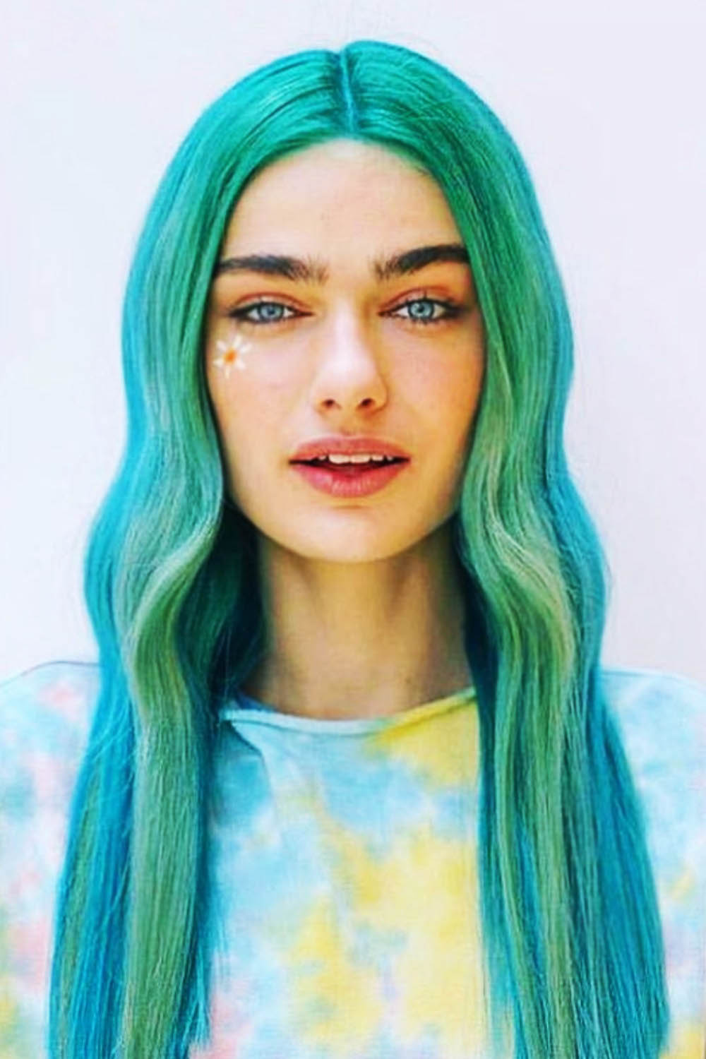 This Korean Model Proves You Can Still Be Stylish Even With Green Hair
