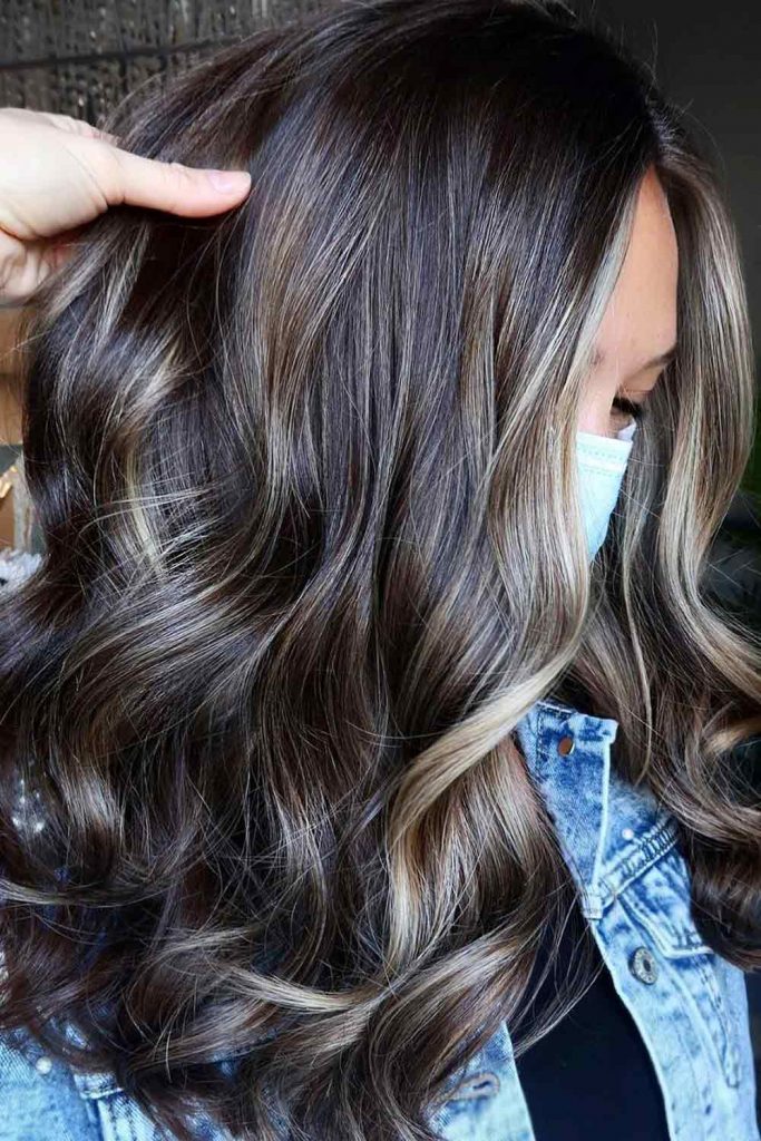 Brown Hair with Ashy Face-Framing Highlights #faceframinghighlights #moneypiecehair