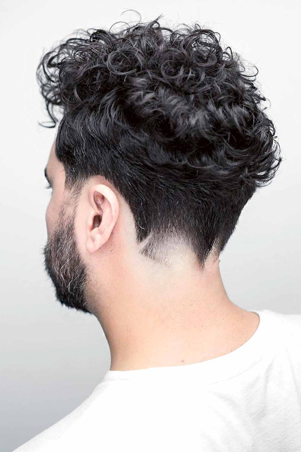 Taper Haircut For Curly Hair Men #menshaircuttaper #menshair #menshaircut #menshairstyle