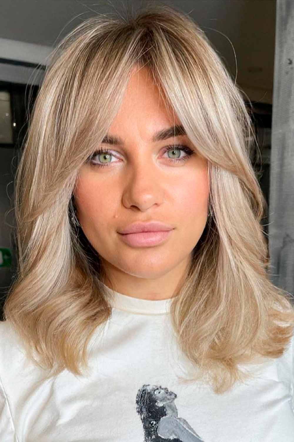 Layered Shoulder-Length Hair With Curtain Bangs