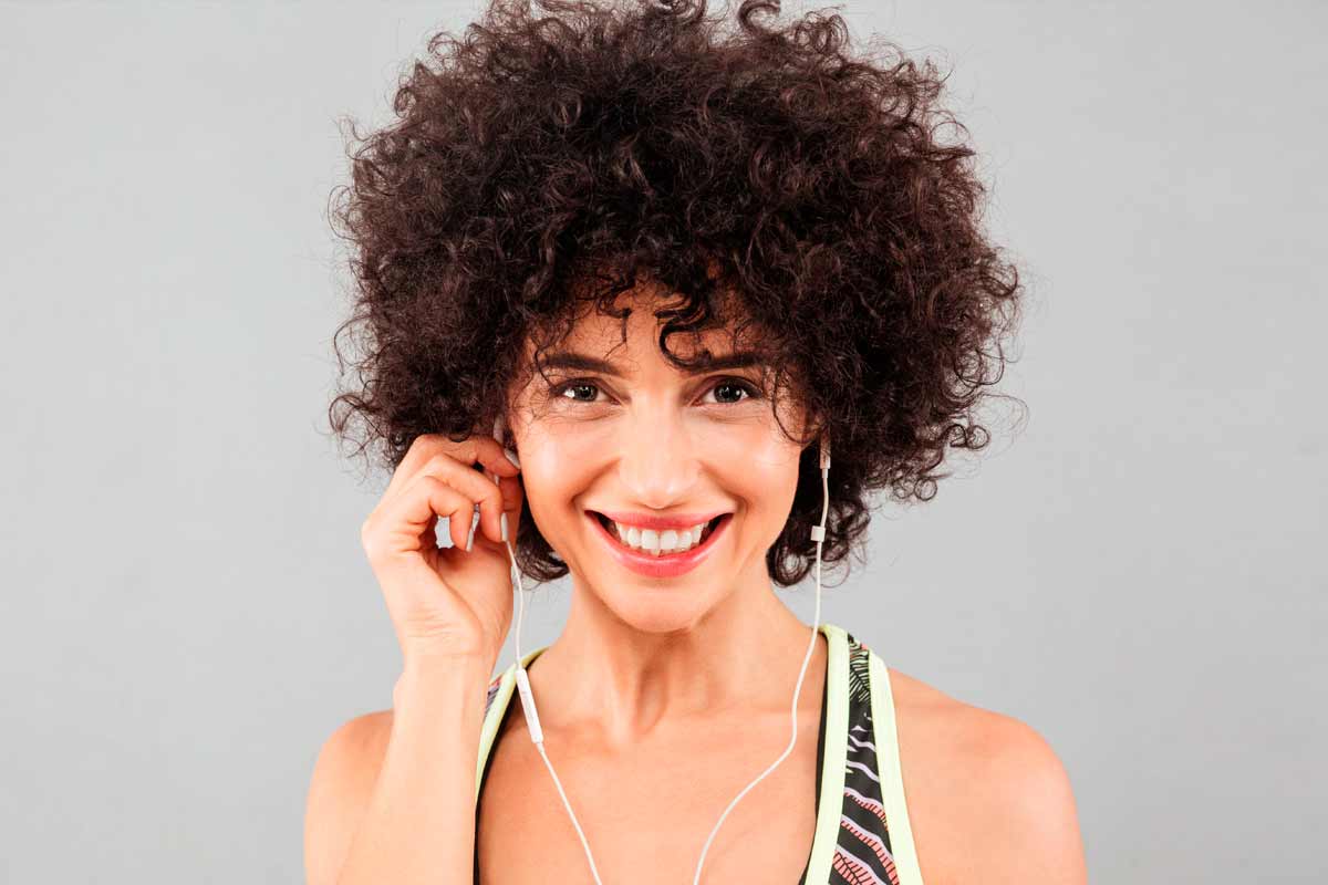 Frizzy Hair Demystified: Causes, Solutions and Expert Tips