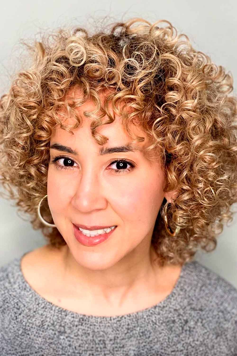 Short Messy Curly Bob With Bangs #curlybob #haircuts #bobhaircuts #curlyhairstyles