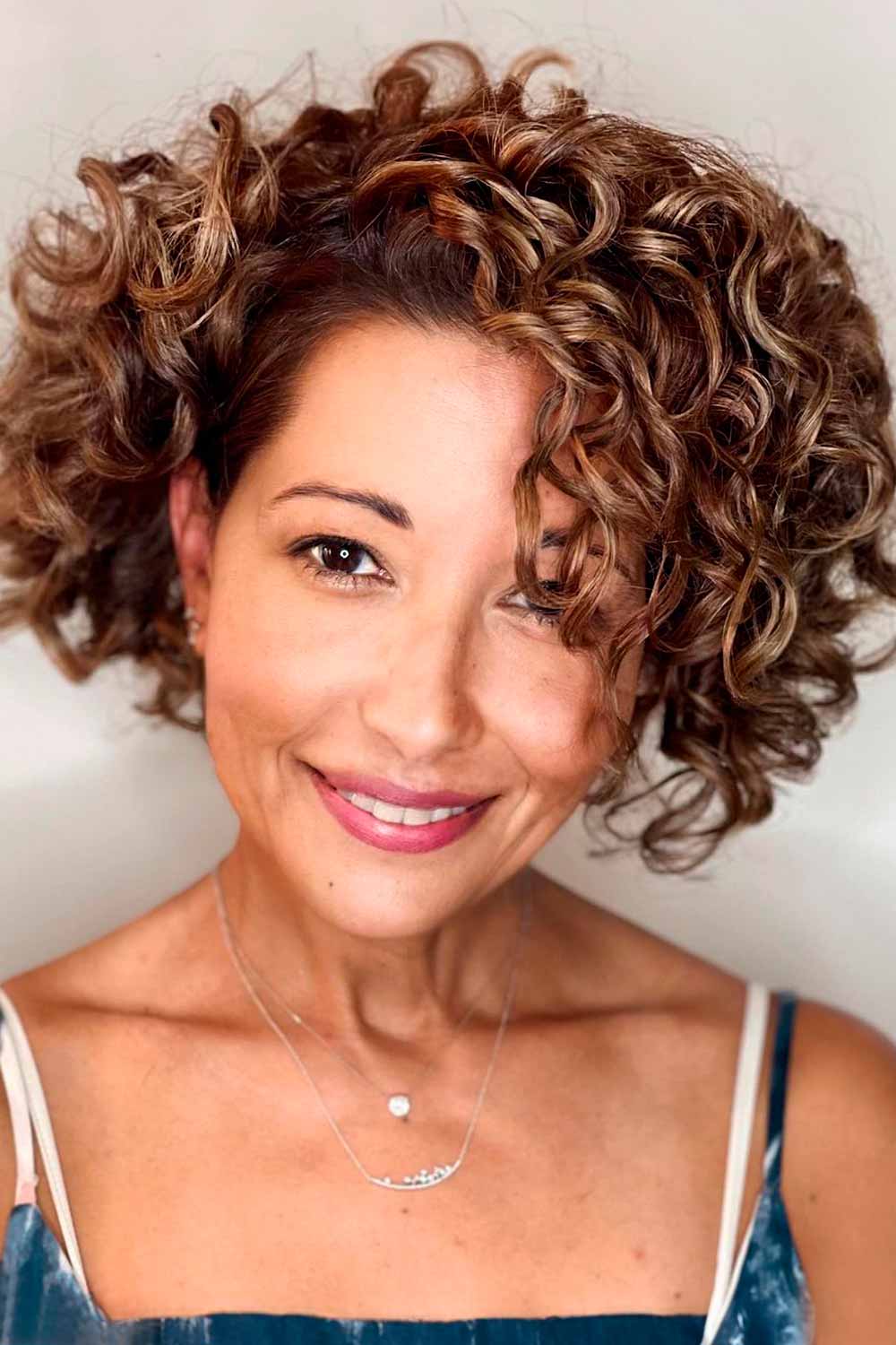 A-line Messy Curly Bob #curlybob #haircuts #bobhaircuts #curlyhairstyles
