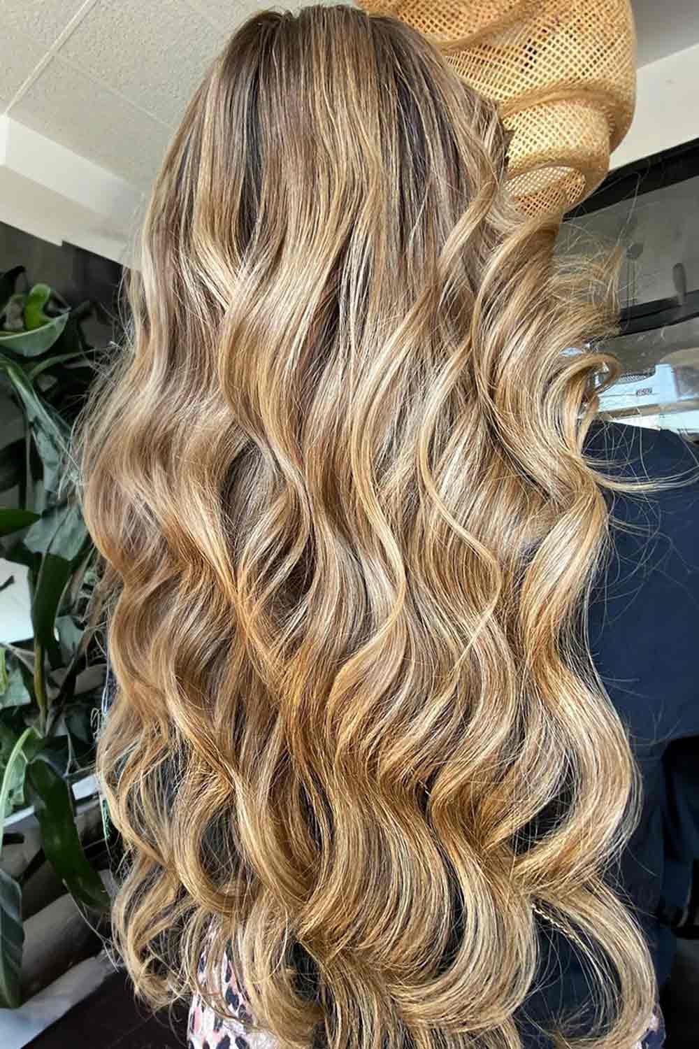 Wavy Natural Dirty Blonde Hairstyles #dirtyblondehair #dirtyblonde #blondehair #blonde
