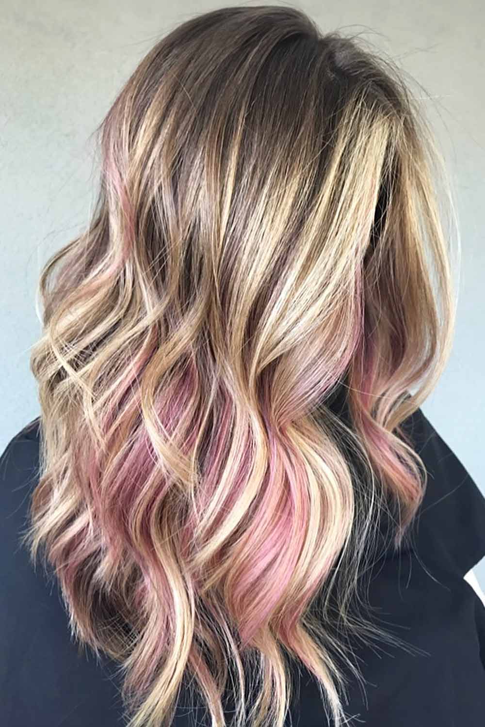 Dirty Blonde Hairstyles With Pink Highlights #dirtyblondehair #dirtyblonde #blondehair #blonde