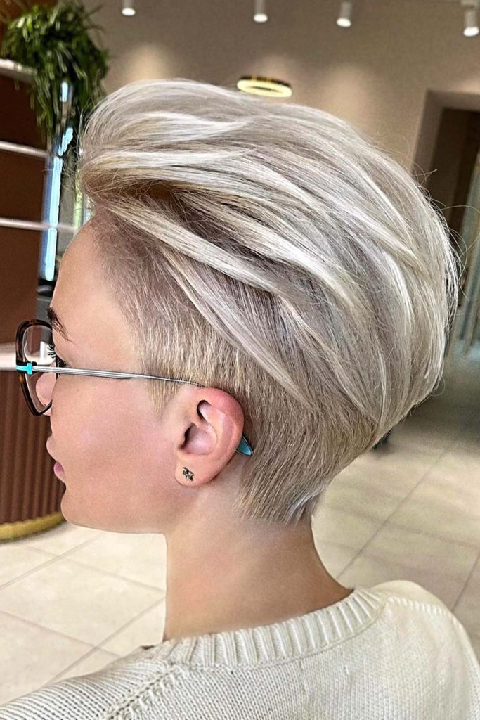 30 Trendy Short Haircuts for Women In 2023