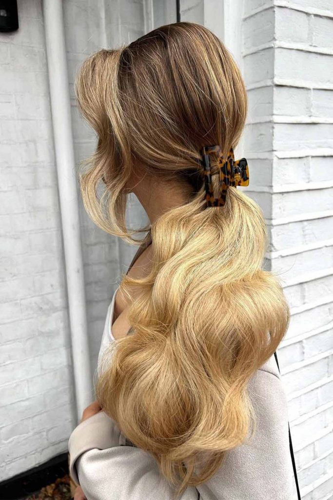 Sandy Wavy Ponytail