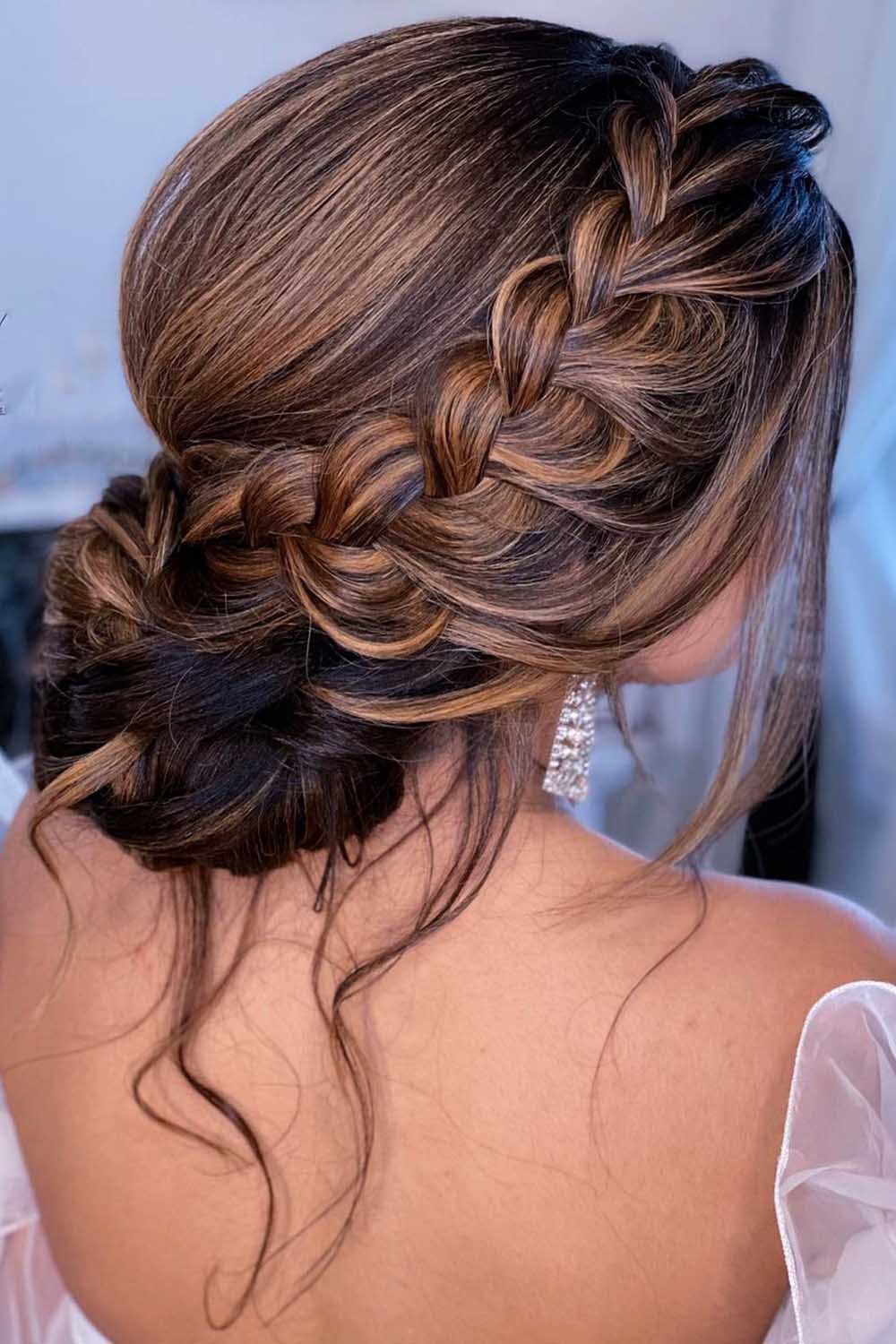 15 Fabulous Halo Braid Ideas To Opt For