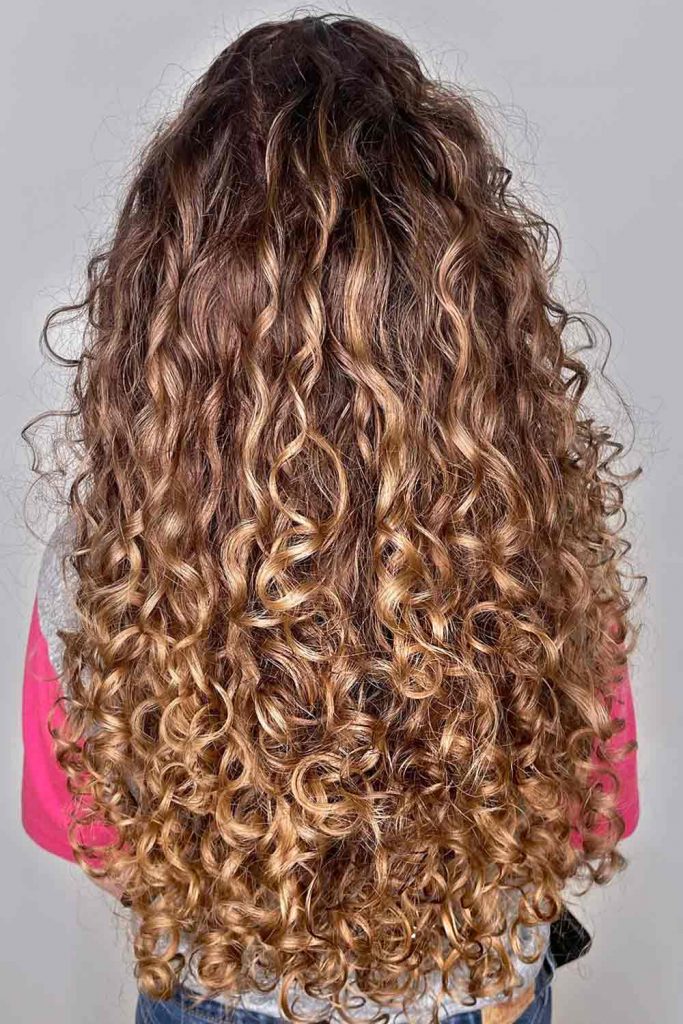 Caramel Curls #caramelhaircolor #caramelhair #caramelcolor