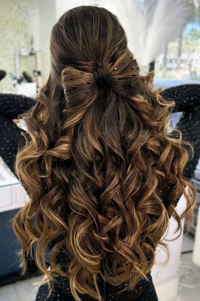 Half Up Half Down with Hair Bow #christmashairstylesforlonghair #christmashalfhairstyles #christmaslonghair