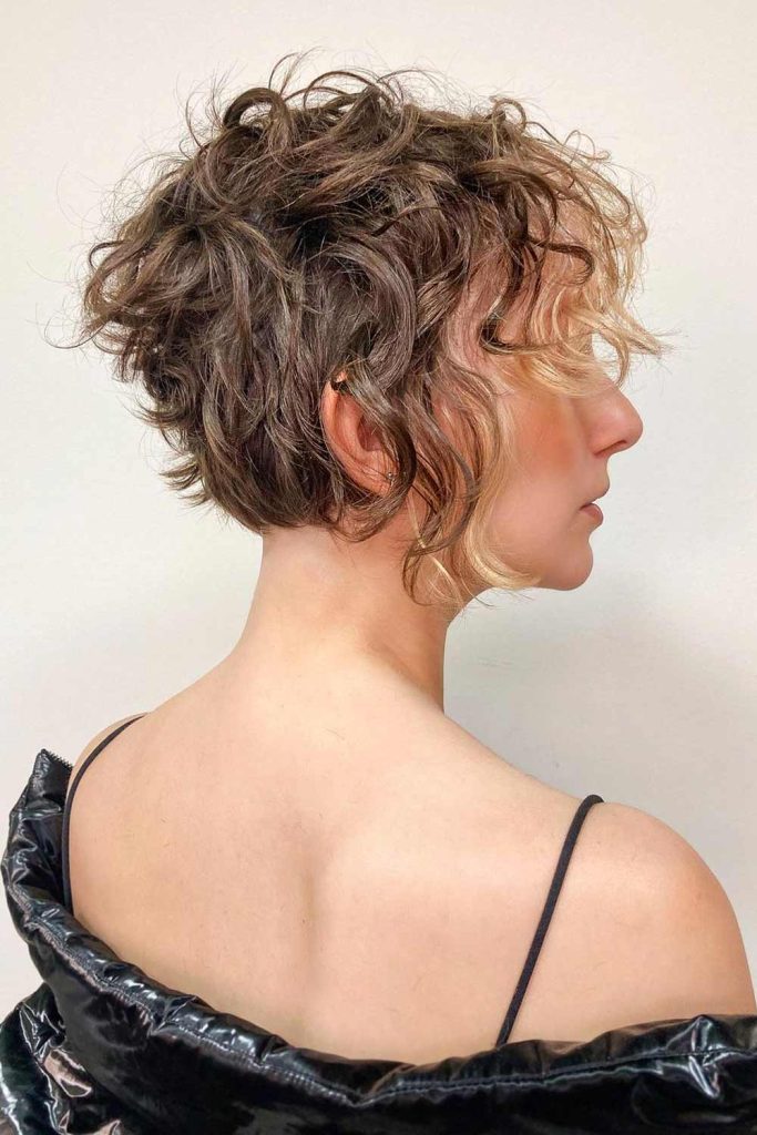 Curly Pixie With Blonde Face Framing #curlypixiehair #curlypixie #pixie