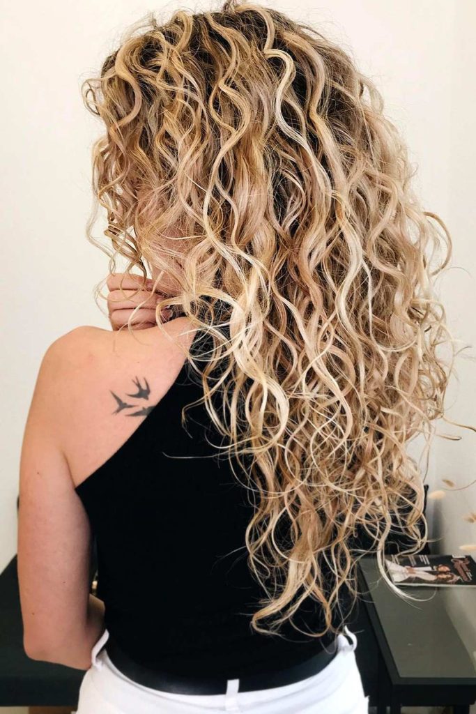 Blonde Long Curly Hairstyles